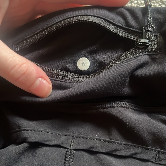 speed up size 6 black lululemon shorts - Picture 3 of 4